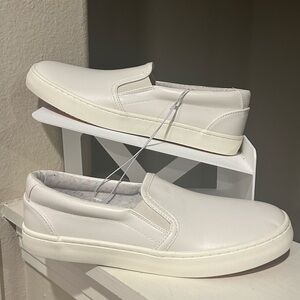 Cat and Jack Slip-On White Colby Sneakers for Kids Youth Size 6 NWT